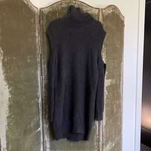 Sweater dress with cutout shoulders and long sleeves